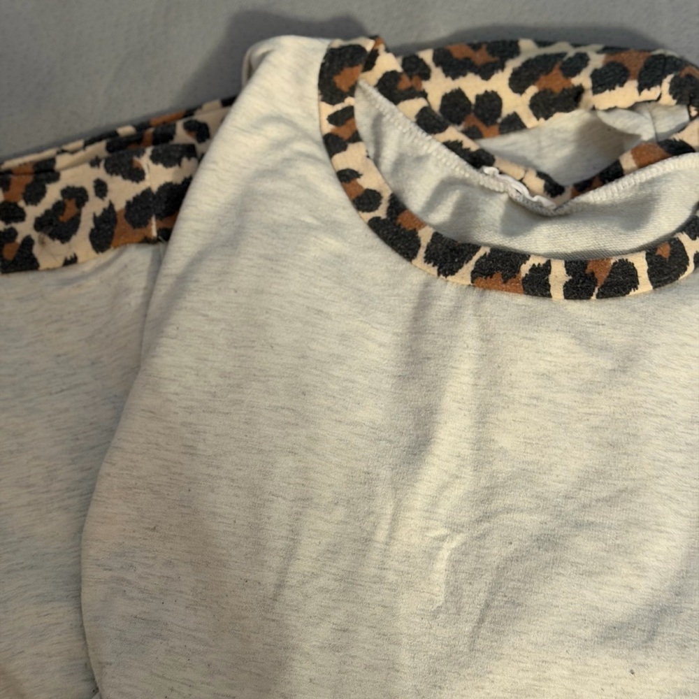 Source Unknown Leopard Print Long Sleeve Tee - Cream and Black